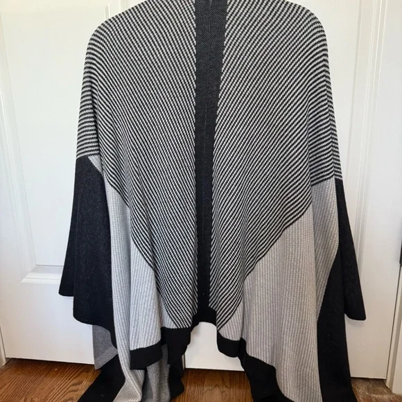 Lululemon Cape type Sweater - Picture 2 of 4